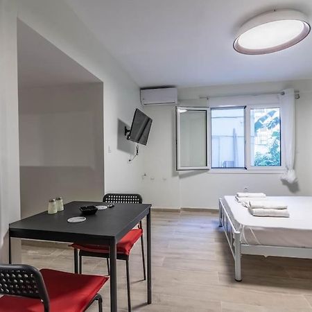Appartamento Garden Apt Atene Esterno foto