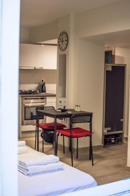 Appartamento Garden Apt Atene Esterno foto