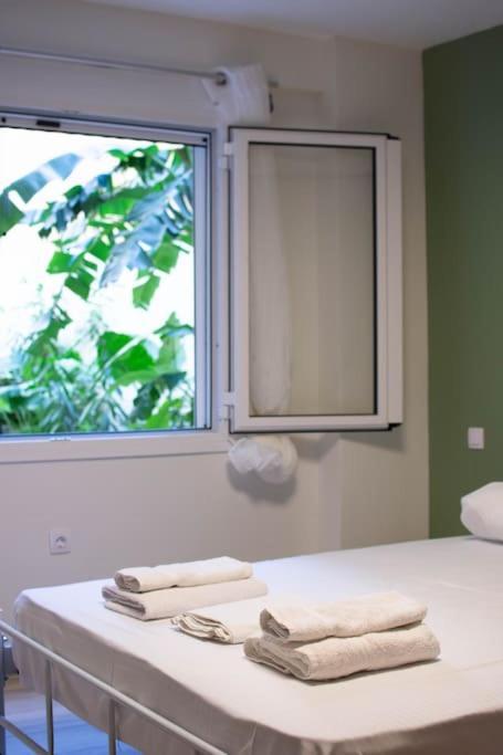 Appartamento Garden Apt Atene Esterno foto